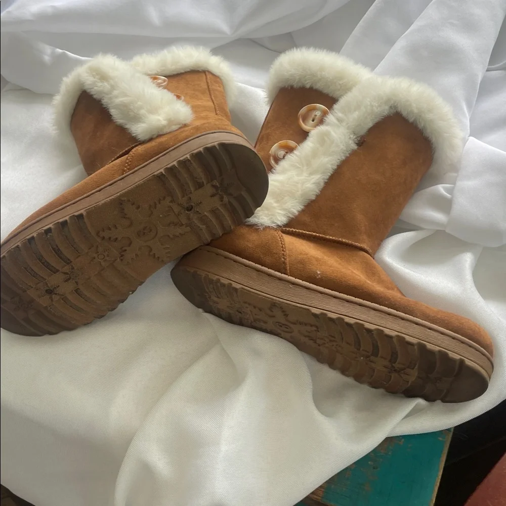 Tan Shearling-Lined Winter Boots - Picture 13 of 14